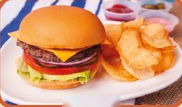 Crave Burger: hamburguesa de res con queso americano, lechuga, jitomate y cebolla morada, con papas fritas