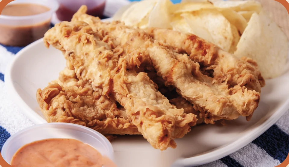 Crave Chicken Tenders: tiras de pollo empanizadas con papas y salsa