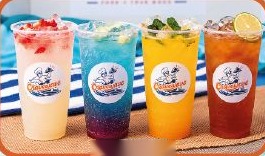 Crave Drinks: cuatro bebidas de 946 ml en vasos con el logotipo de Cravewave: rosa, azul, mango y té negro
